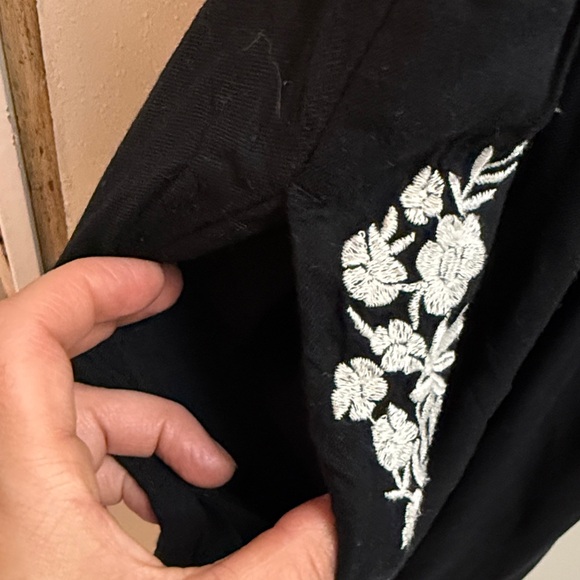 American Eagle Outfitters Black Jumpsuit with White Floral Embroidery - Picture 8 of 11